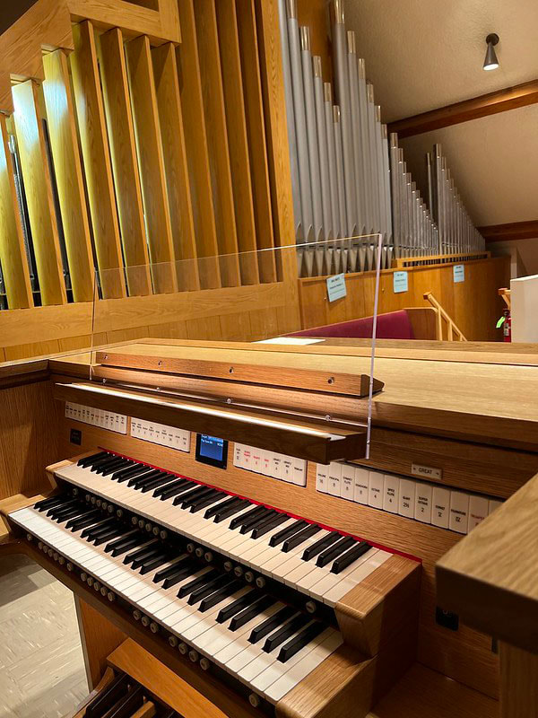 Rodgers 235 interfaced with the church's Wicks Pipe Organ