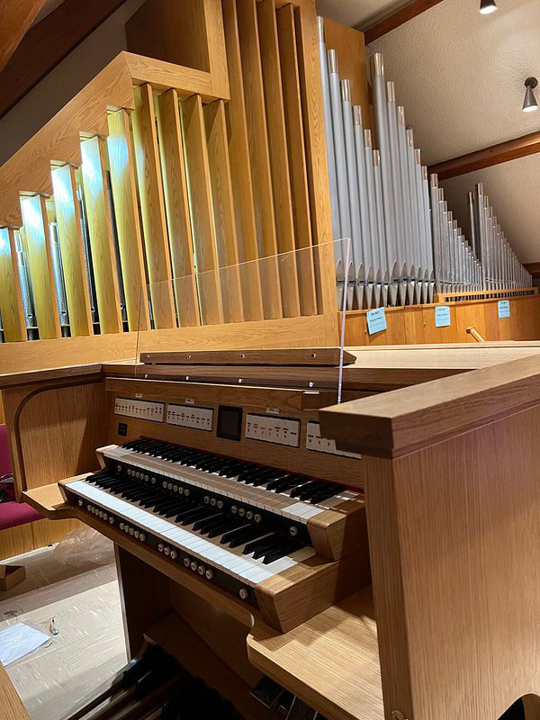 Rodgers 235 interfaced with the church's Wicks Pipe Organ